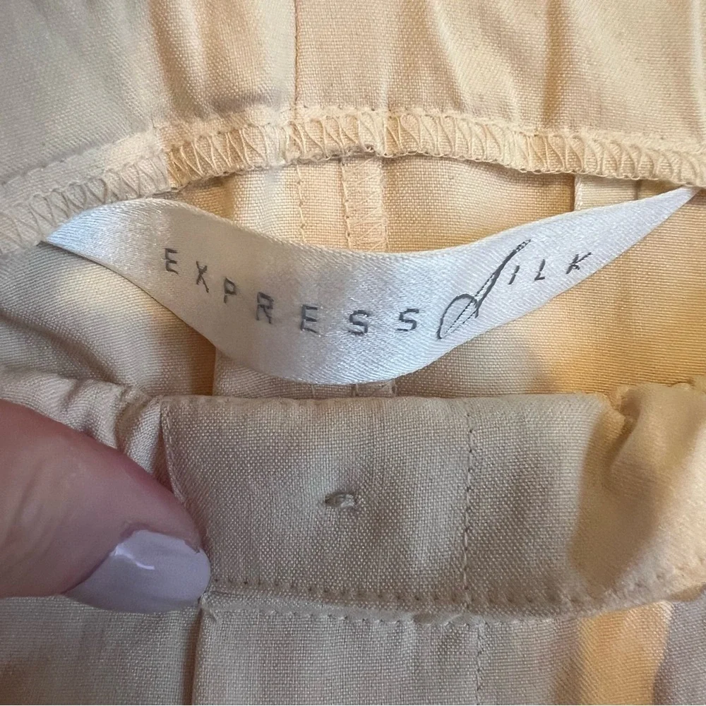 Express 100% Silk Size M Paper Bag High Waist Shorts Vintage Pockets Pale Yellow